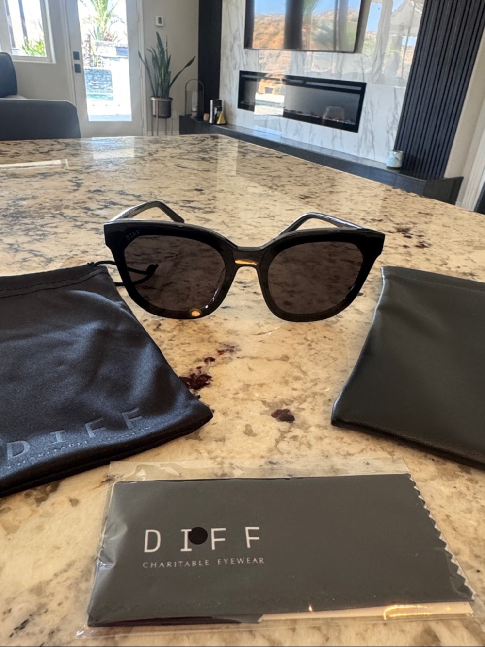 Diiff Gia Charitable Eyewear Women's Black Cat-Eye Sunglasses